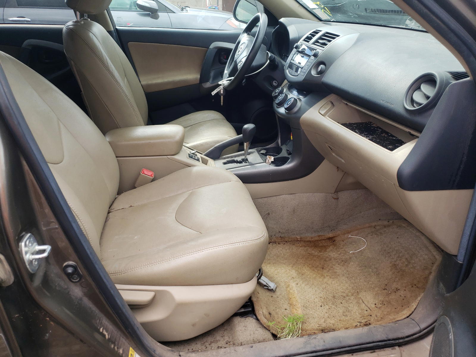 Photo 5 from auction – 2011 TOYOTA RAV4 with VIN 2T3BF4DV6BW149029