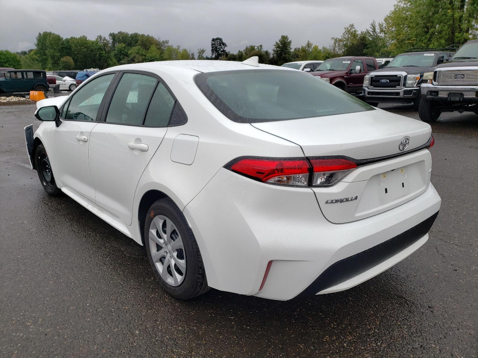 Photo 3 from auction – 2021 TOYOTA COROLLA LE with VIN 5YFEPMAE7MP212926