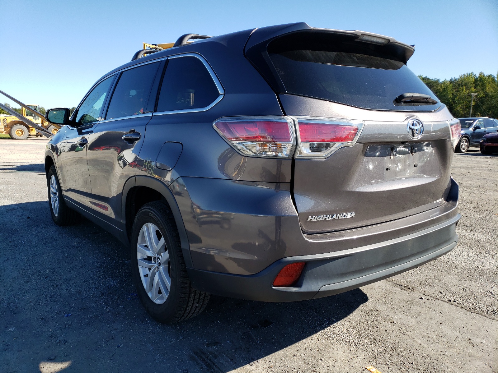 Photo 3 from auction – 2016 TOYOTA HIGHLANDER with VIN 5TDZARFH9GS017795