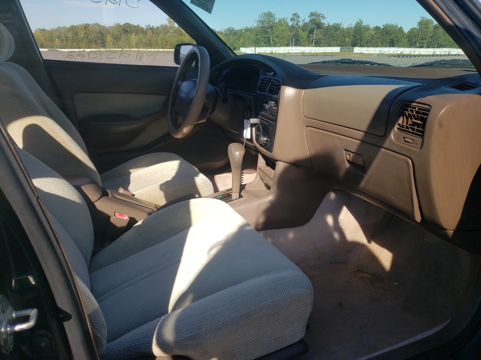 Photo 5 from auction – 1994 TOYOTA CAMRY with VIN 4T1SK12EXRU463573
