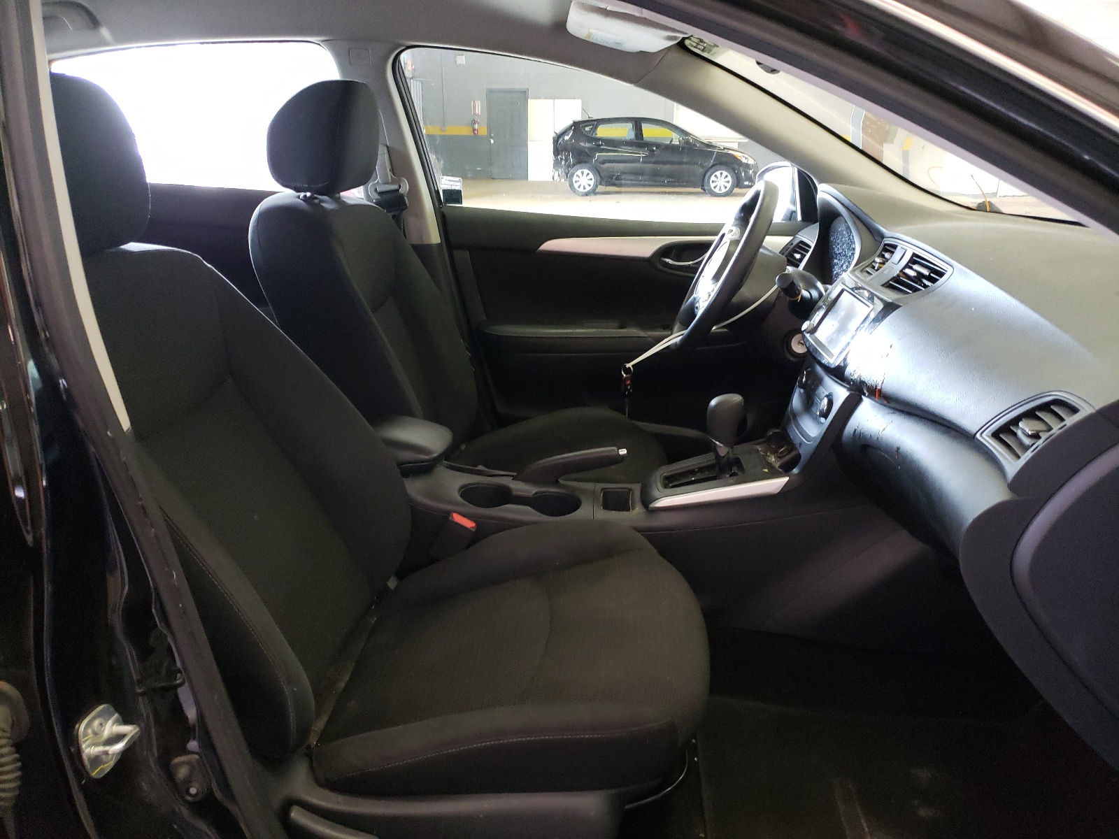Photo 5 from auction – 2019 NISSAN SENTRA S with VIN 3N1AB7AP6KY217812