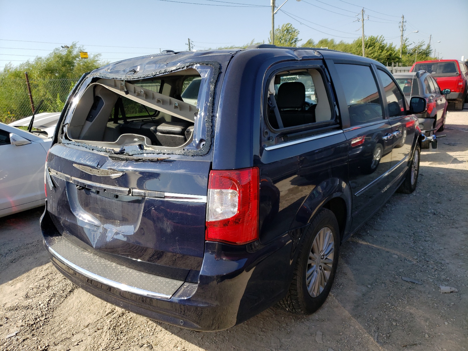 Photo 4 from auction – 2013 CHRYSLER TOWN & COU with VIN 2C4RC1CG4DR677822