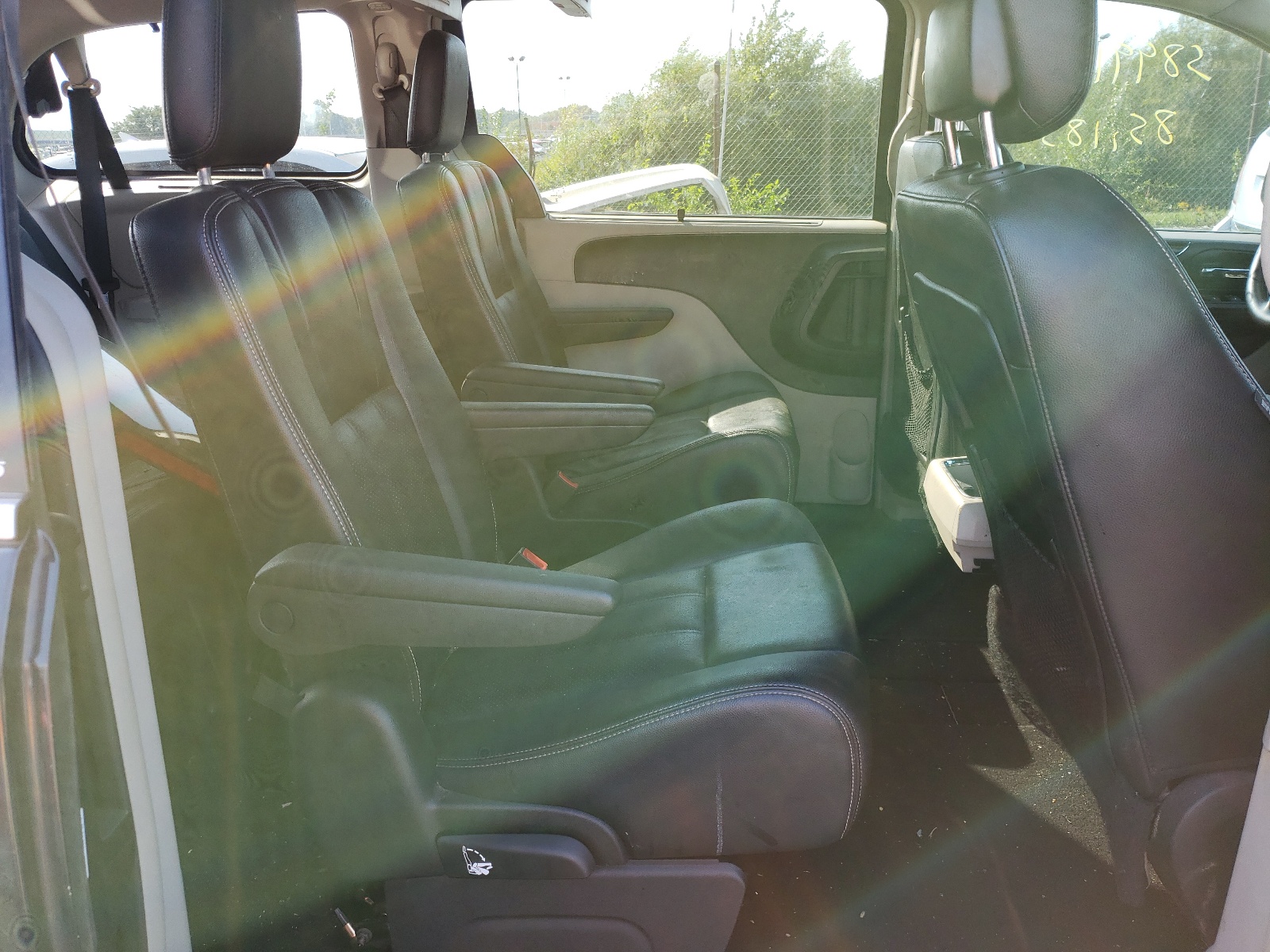 Photo 6 from auction – 2013 CHRYSLER TOWN & COU with VIN 2C4RC1CG4DR677822