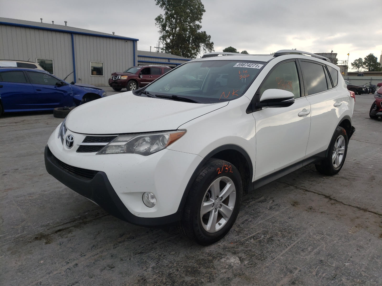 Zdjęcie 2 z aukcji – 2014 TOYOTA RAV4 XLE z VIN JTMWFREV0EJ007324