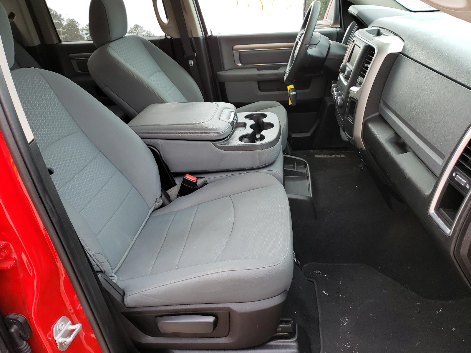 Photo 5 from auction – 2019 RAM 1500 CLASS with VIN 1C6RR7TT1KS648151