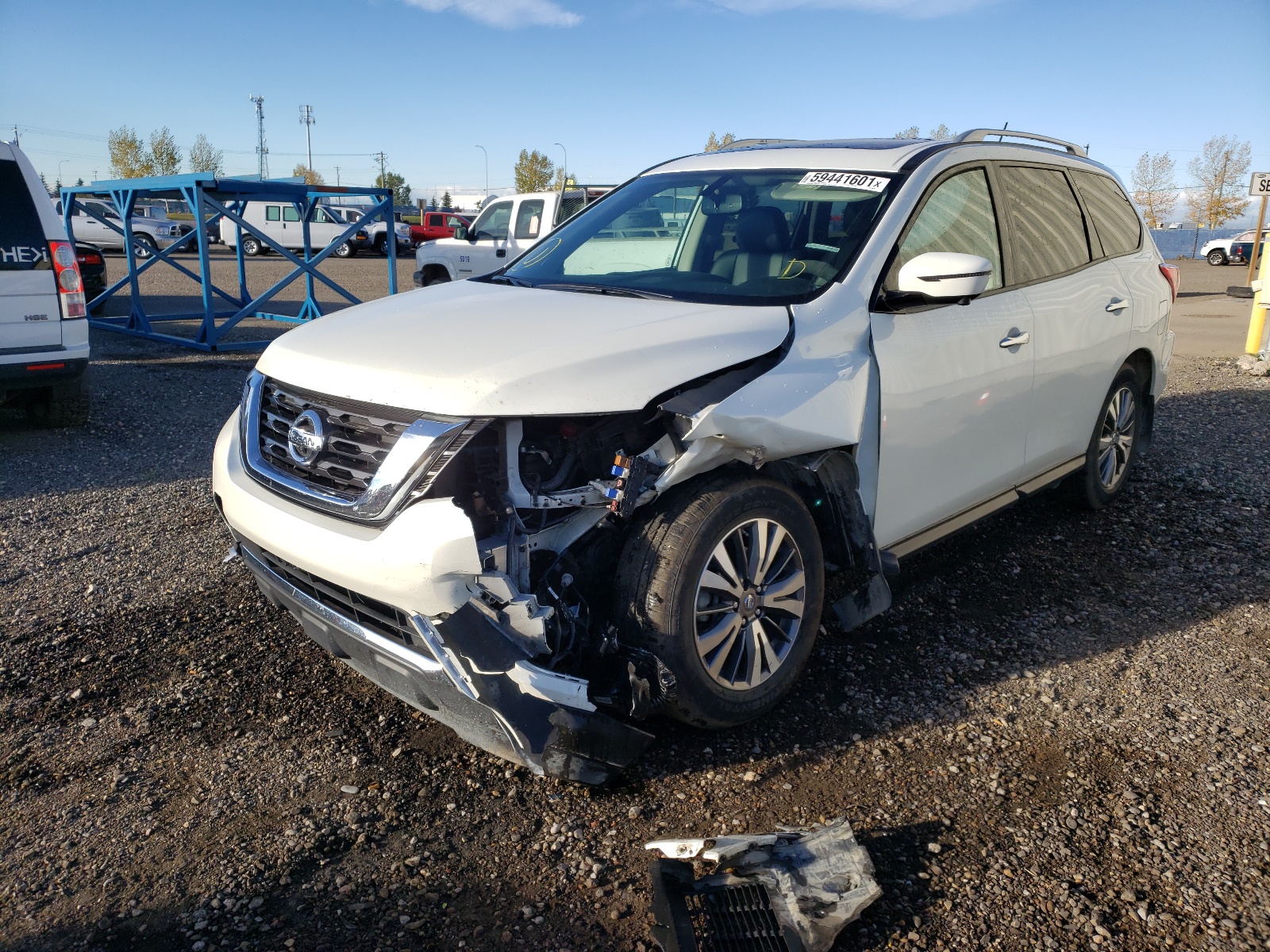 Photo 2 from auction – 2018 NISSAN PATHFINDER with VIN 5N1DR2MM8JC676756