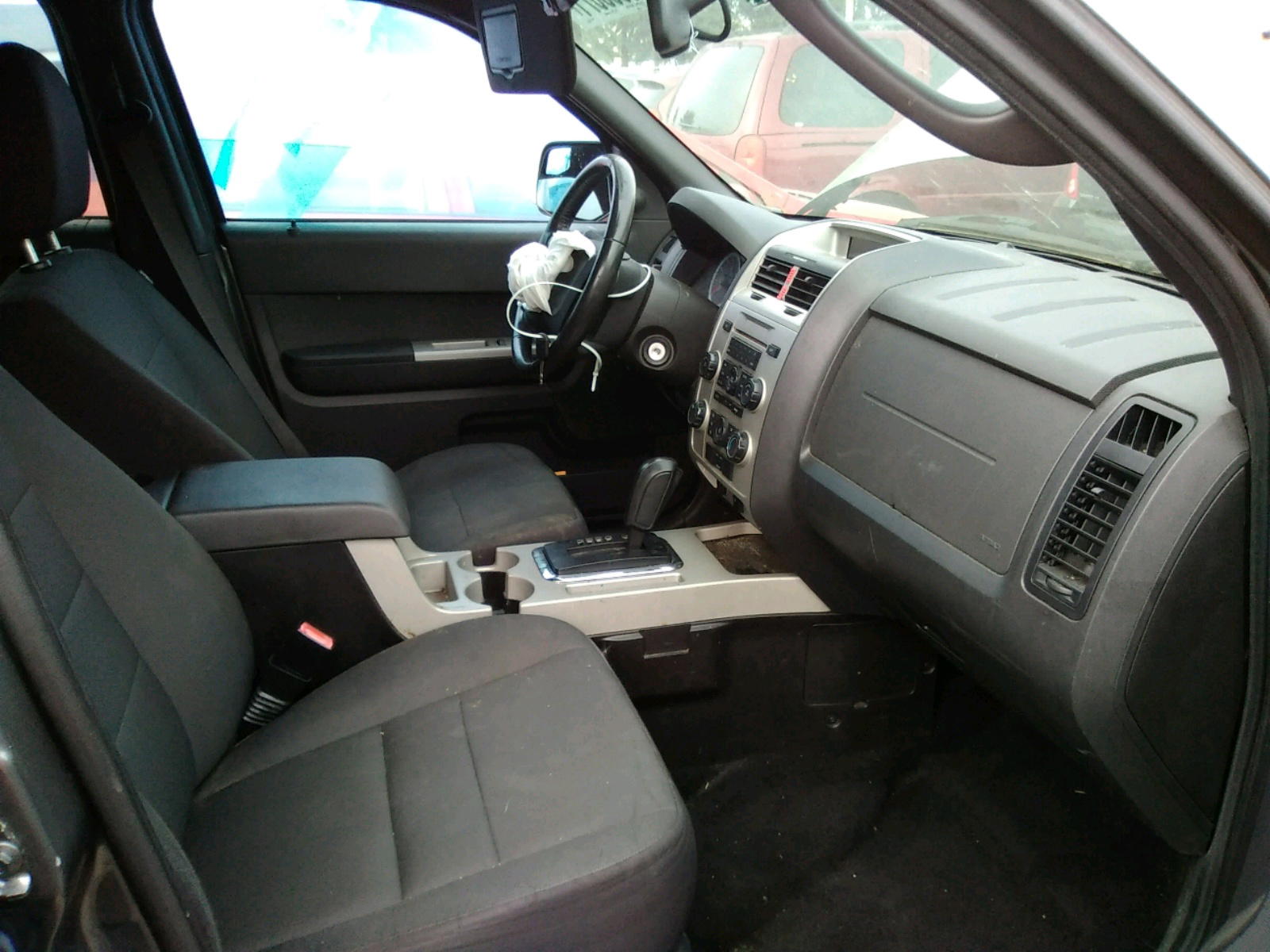 Photo 5 from auction – 2011 FORD ESCAPE XLT with VIN 1FMCU0D73BKB70218