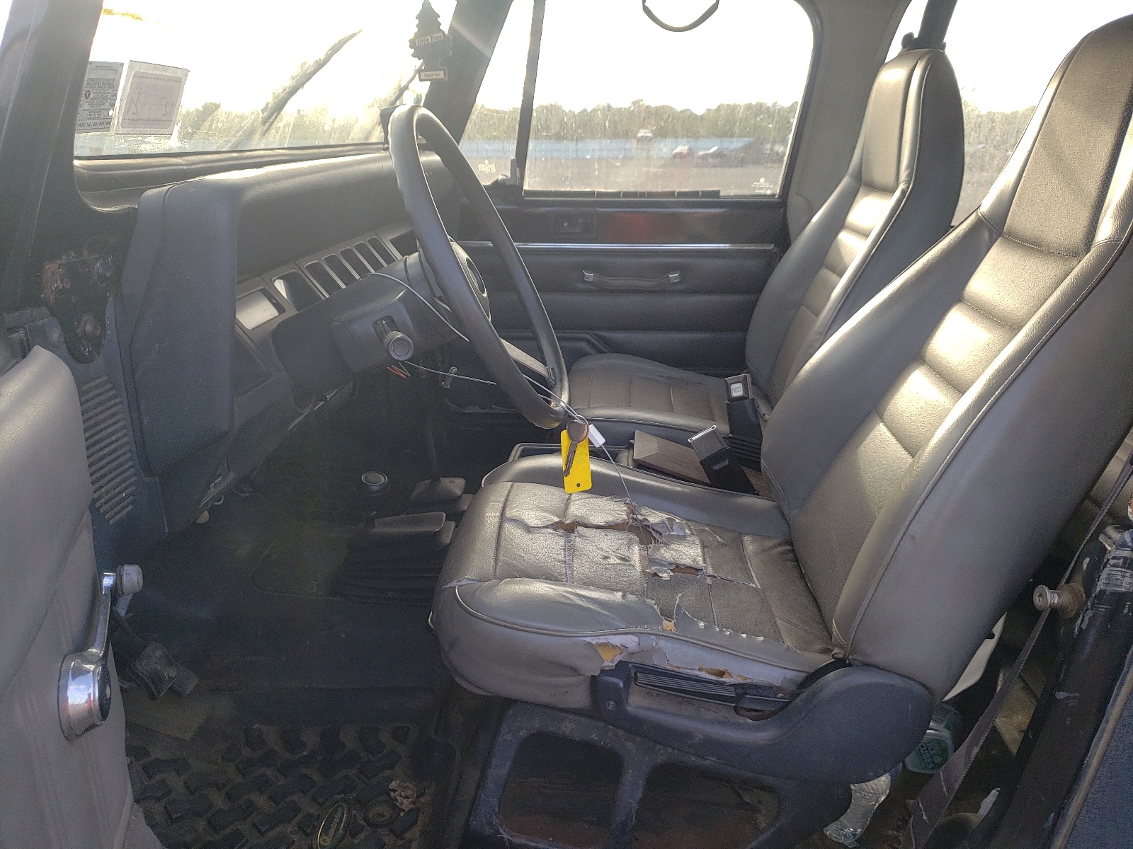 Photo 5 from auction – 1995 JEEP WRANGLER / with VIN 1J4FY19P6SP286871