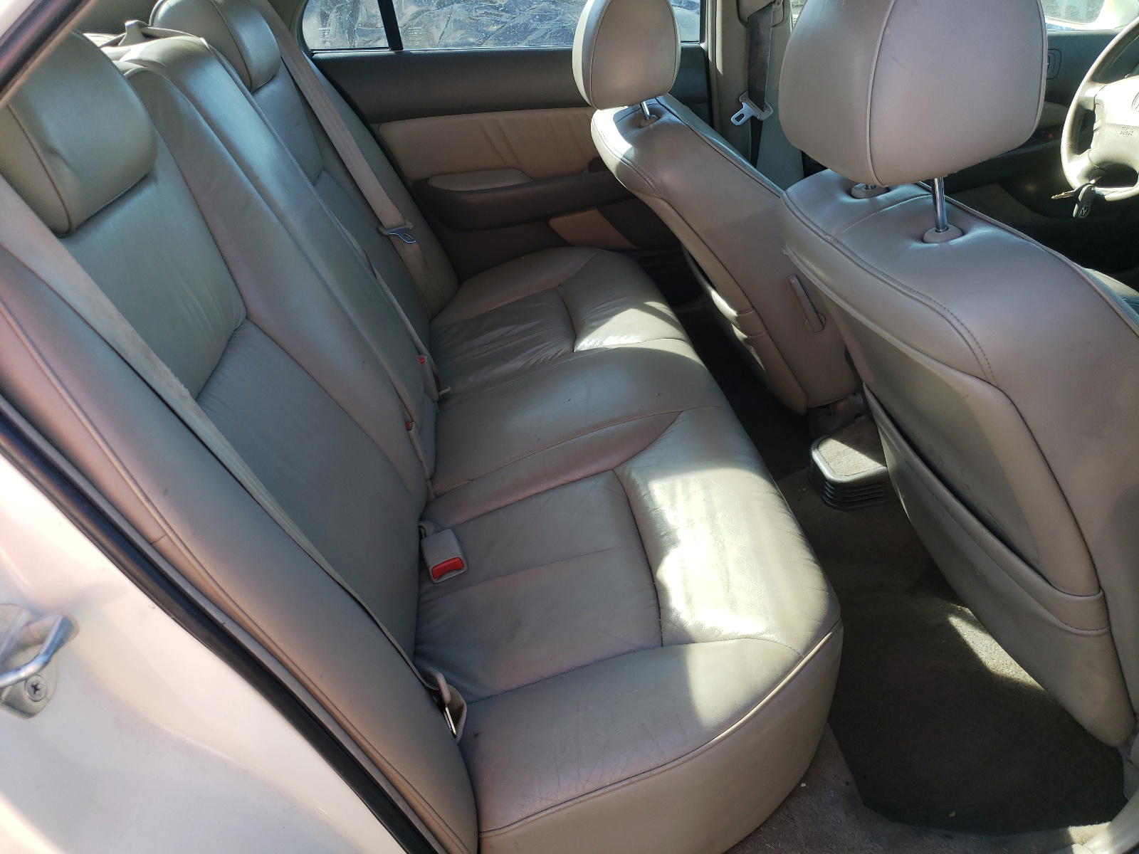Photo 6 from auction – 2002 ACURA 3.5RL with VIN JH4KA96582C010174
