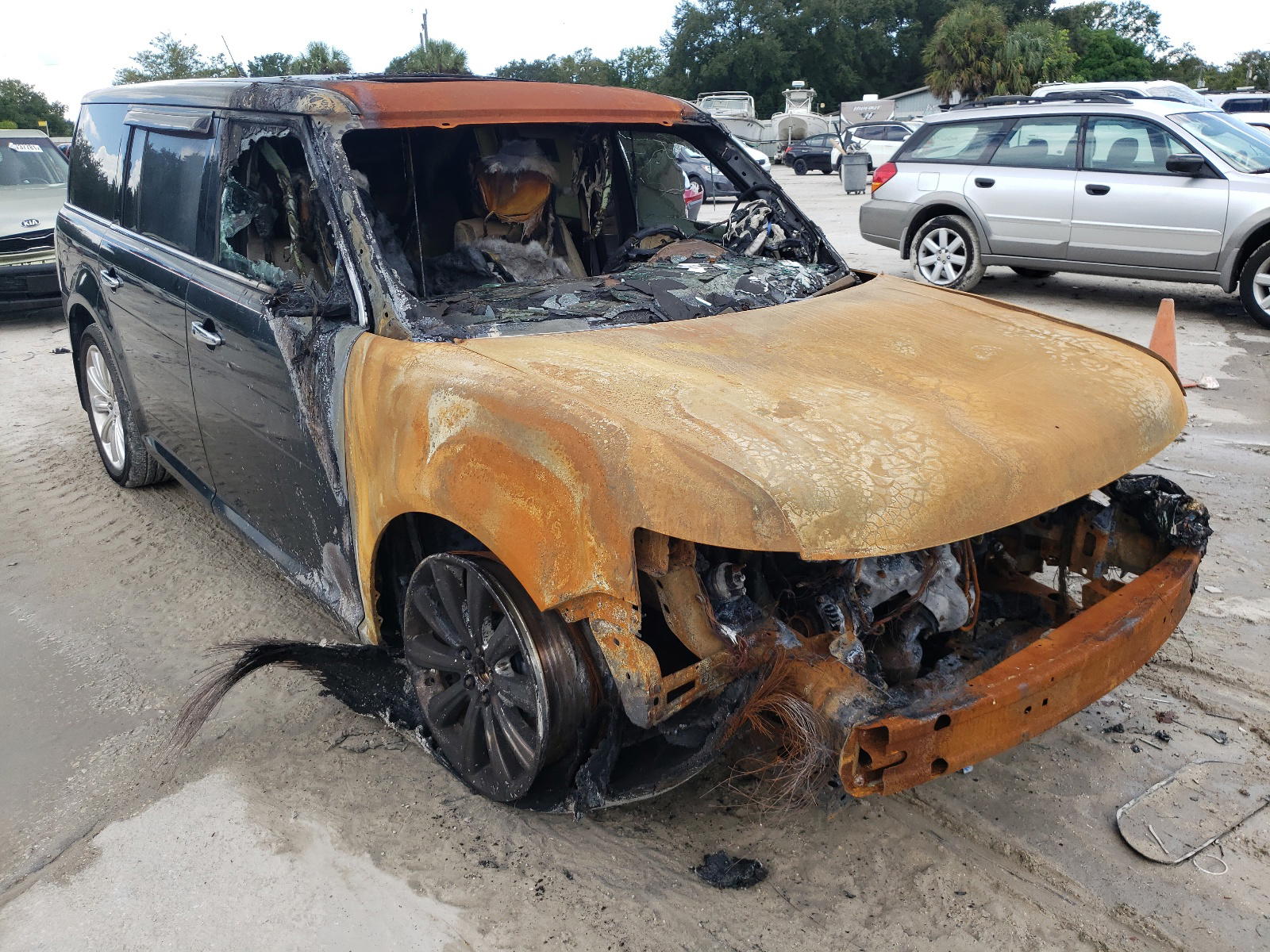 FORD FLEX LIMIT 2013 with VIN 2FMHK6DT1DBD20982 - Photo from auction