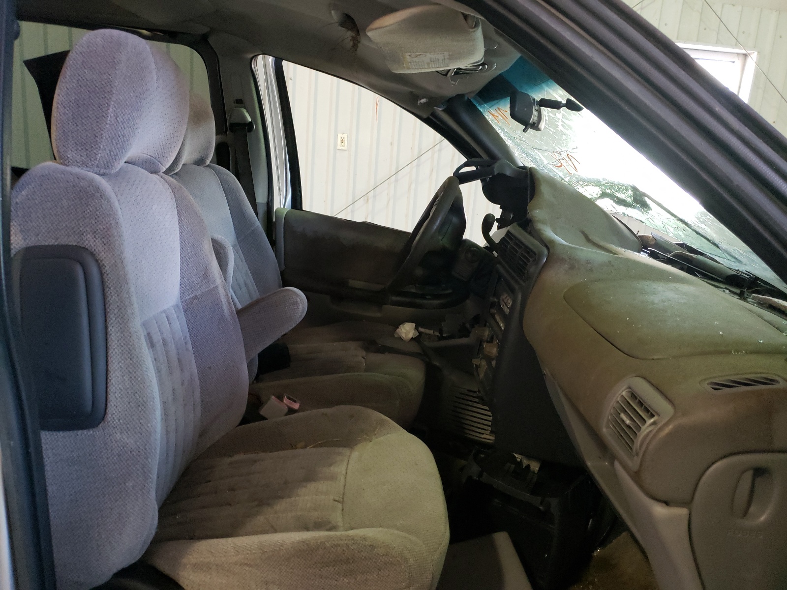 Photo 5 from auction – 2003 PONTIAC MONTANA with VIN 1GMDX03E53D302719