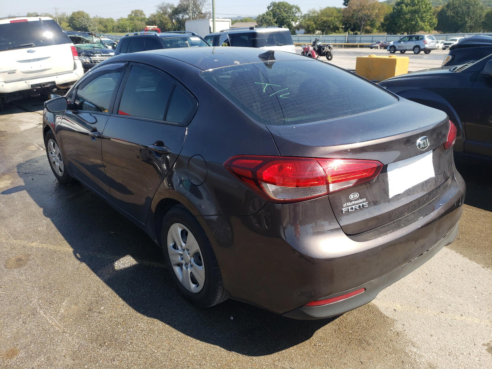 Photo 3 from auction – 2017 KIA FORTE LX with VIN 3KPFK4A79HE068940