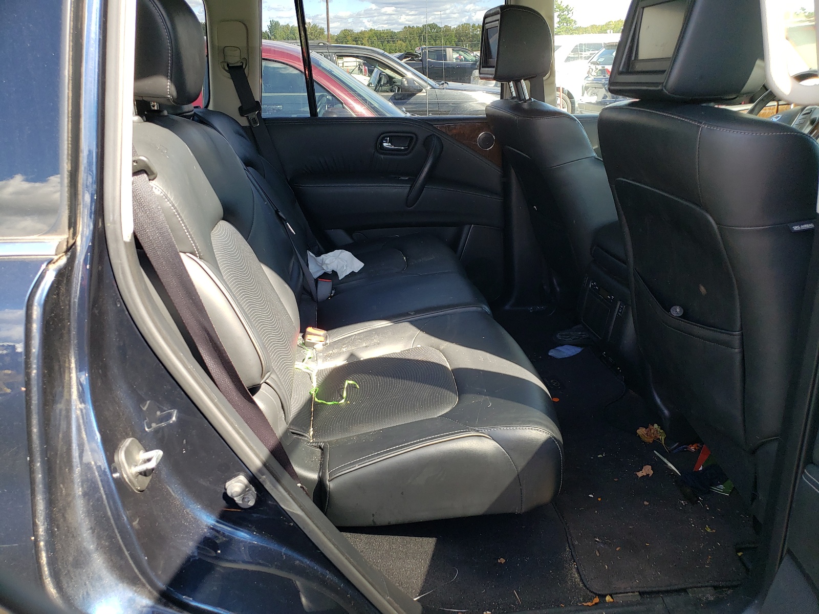 Photo 6 from auction – 2015 INFINITI QX80 with VIN JN8AZ2NC9F9370381