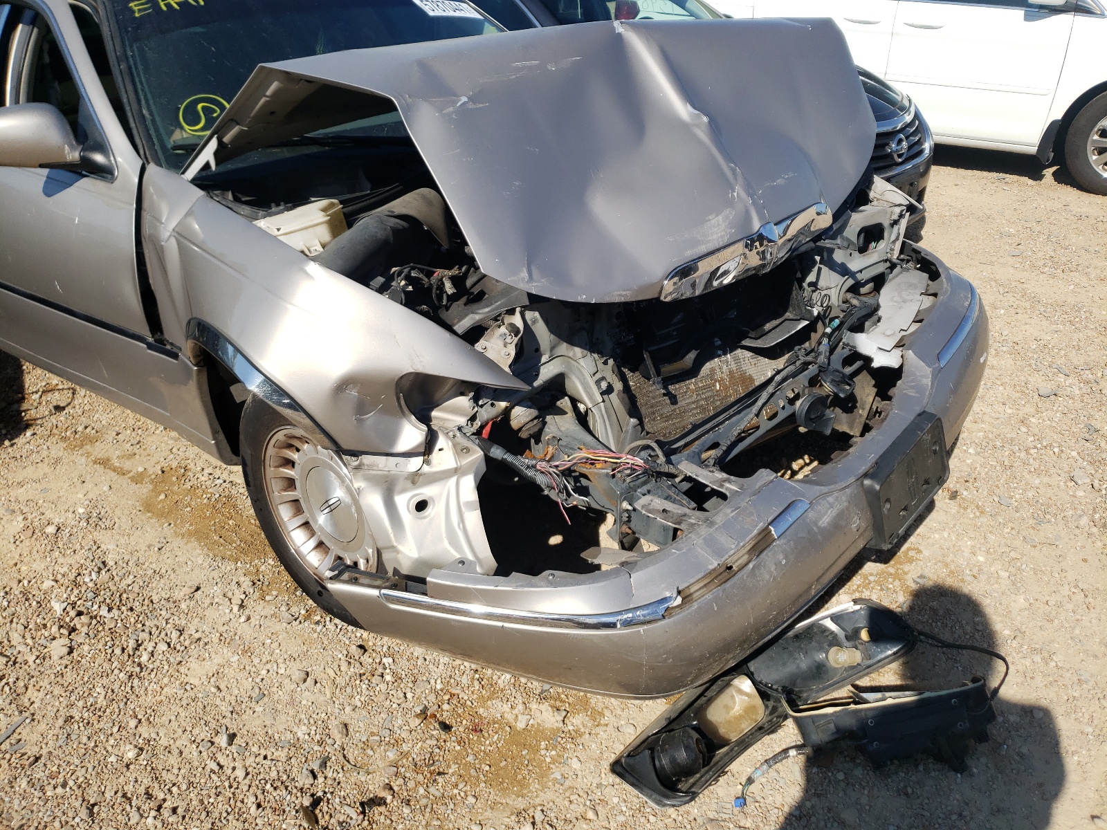 Photo 9 from auction – 1999 LINCOLN TOWN CAR E with VIN 1LNHM81W0XY690705