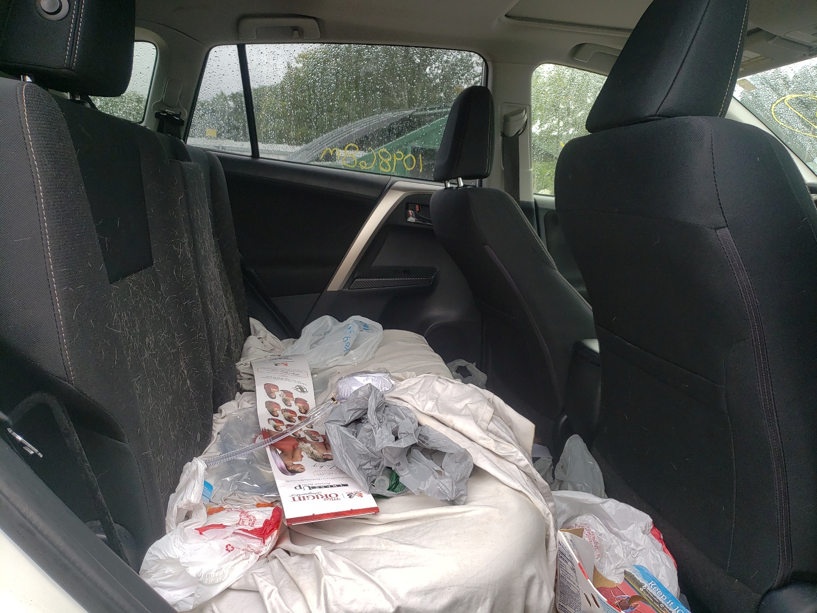 Photo 6 from auction – 2014 TOYOTA RAV4 XLE with VIN JTMRFREV7EJ007642