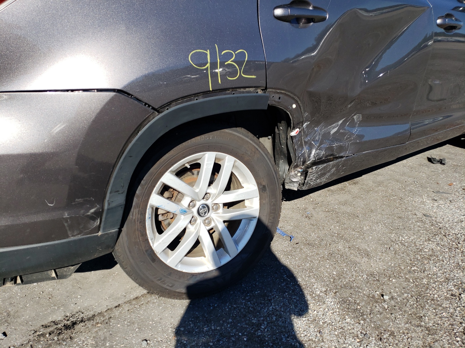 Photo 9 from auction – 2016 TOYOTA HIGHLANDER with VIN 5TDZARFH9GS017795