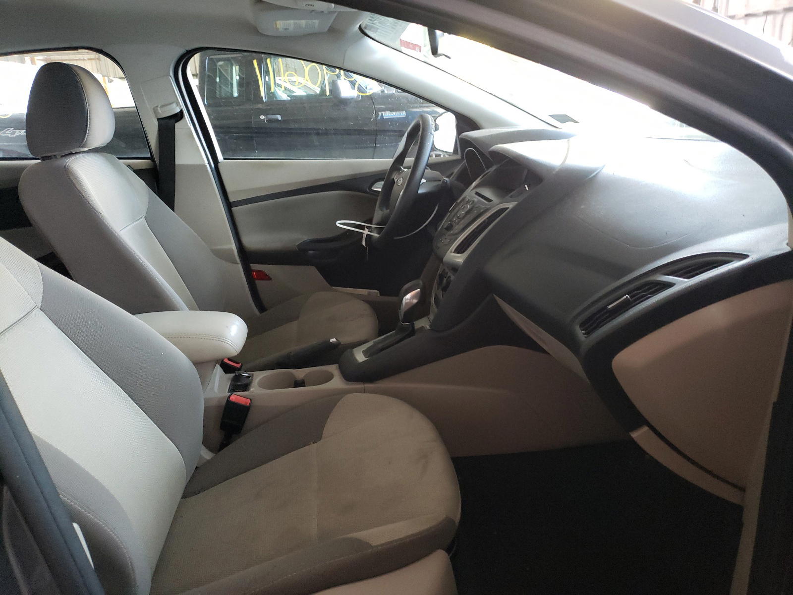 Photo 5 from auction – 2014 FORD FOCUS SE with VIN 1FADP3K29EL395286