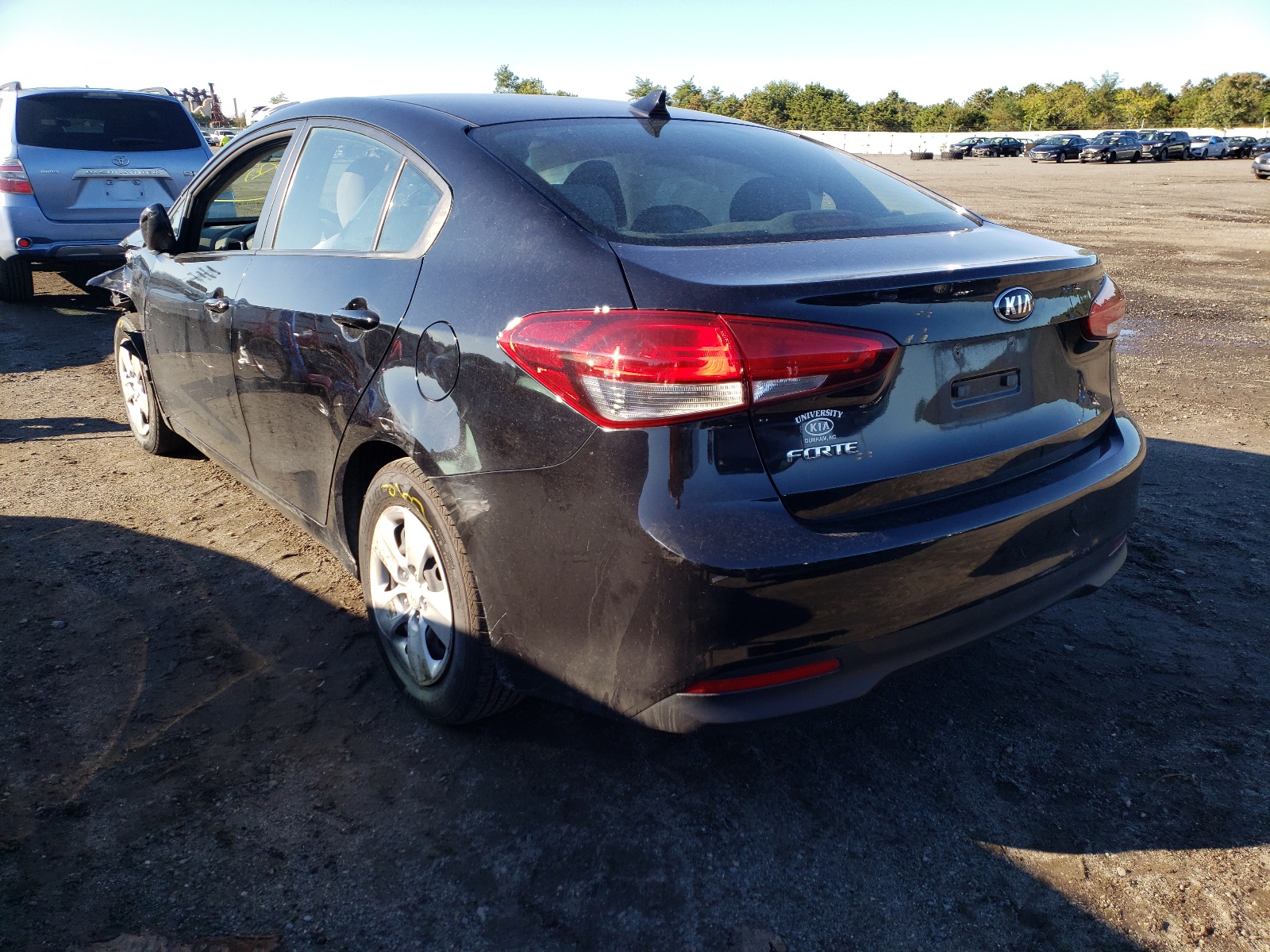 Photo 3 from auction – 2018 KIA FORTE LX with VIN 3KPFK4A73JE247433