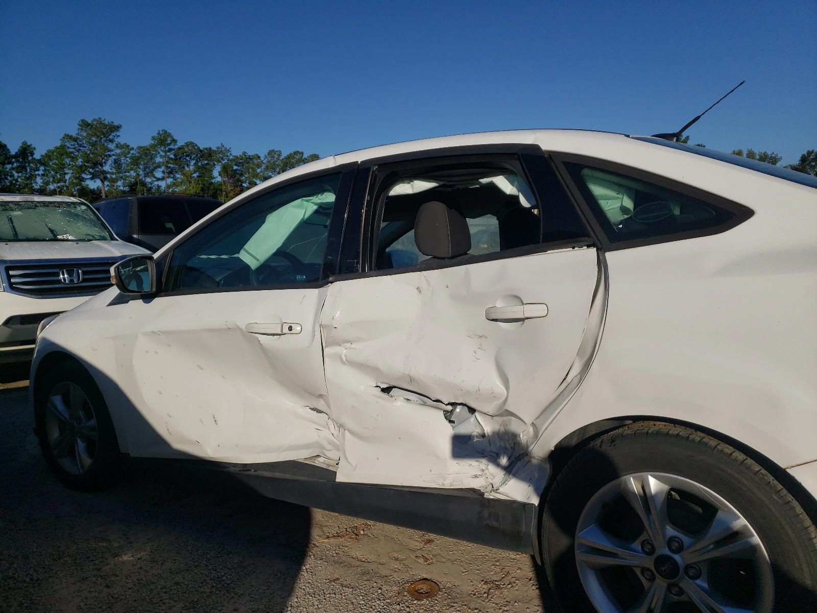 Photo 9 from auction – 2013 FORD FOCUS SE with VIN 1FADP3F21DL269500