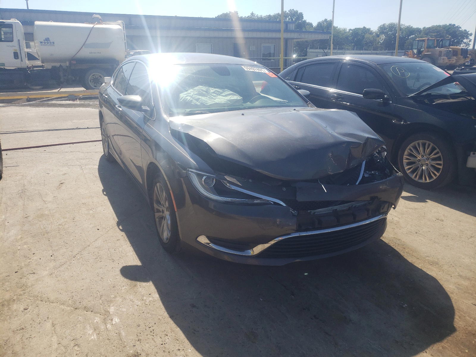 CHRYSLER 200 LIMITE 2015 with VIN 1C3CCCAB9FN670264 - Photo from auction