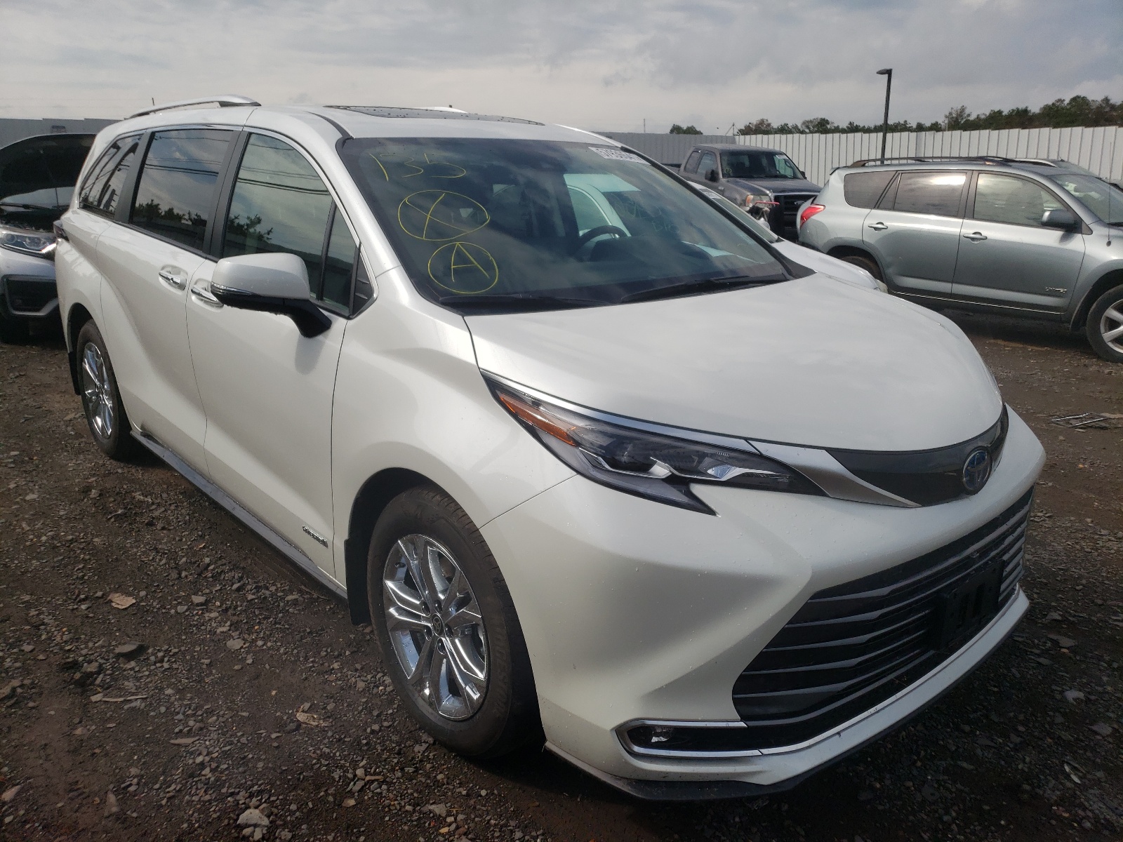 TOYOTA SIENNA LIM 2021 with VIN 5TDESKFC5MS026741 - Photo from auction