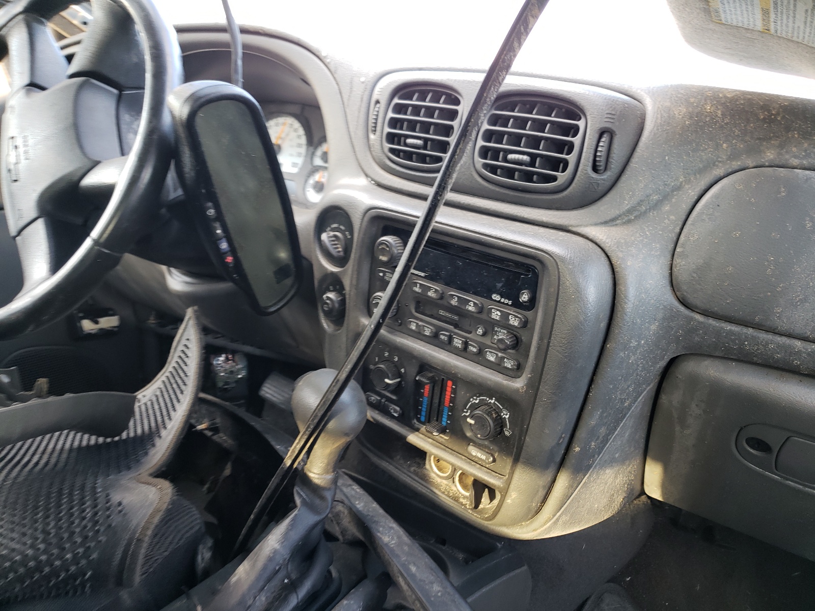 Photo 9 from auction – 2002 CHEVROLET TRAILBLAZE with VIN 1GNDT13S422101259