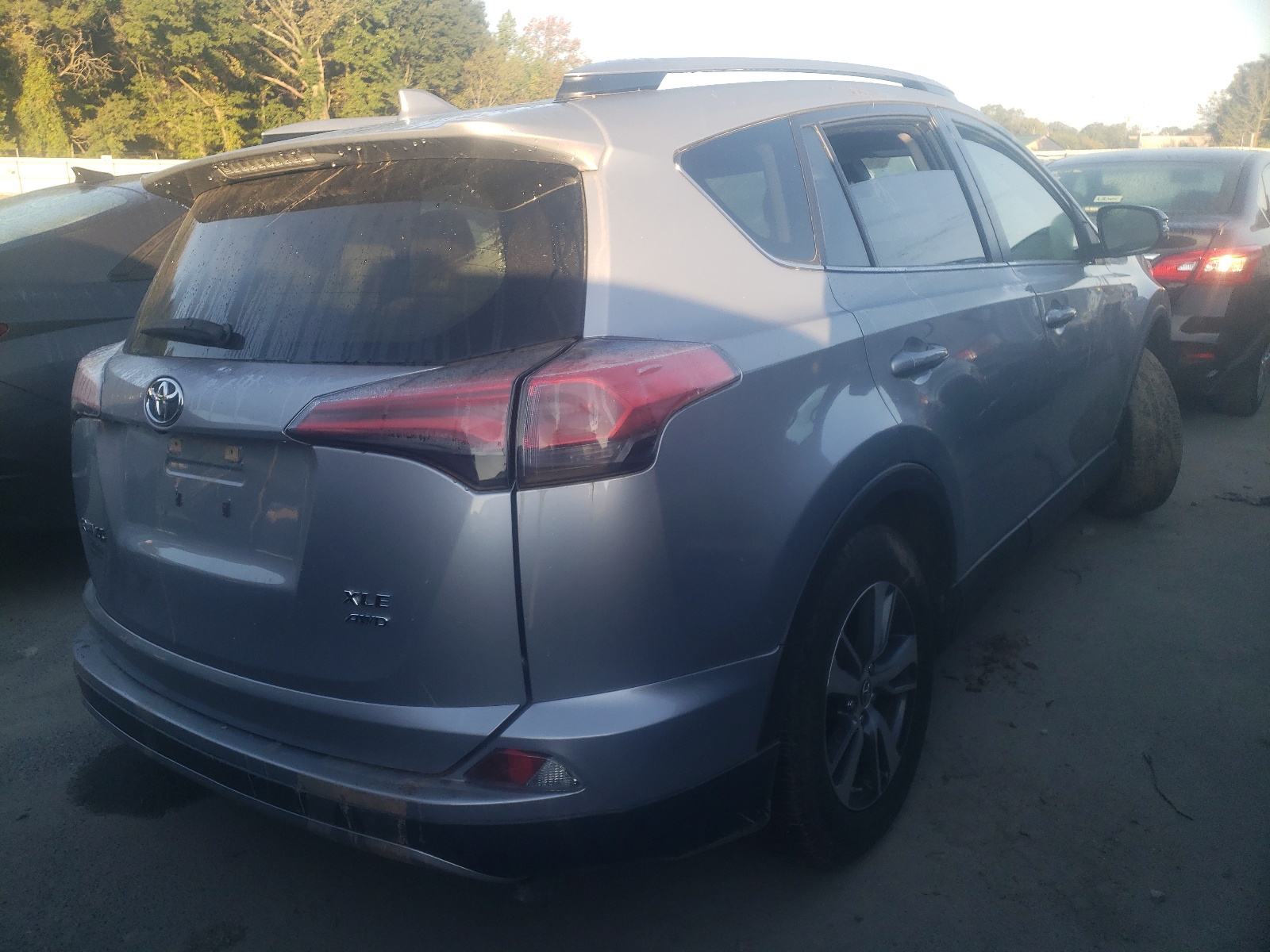 Photo 4 from auction – 2018 TOYOTA RAV4 ADVEN with VIN JTMRFREV7JJ232217