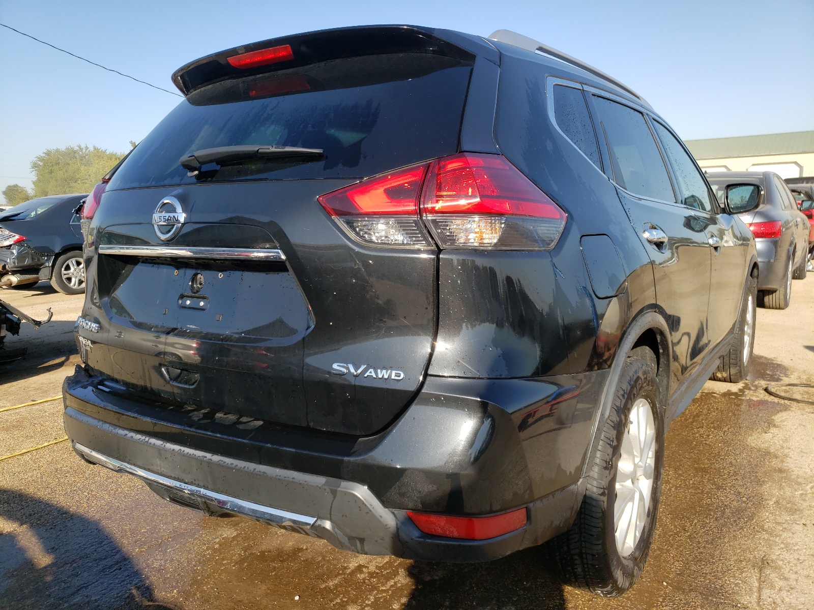 Photo 4 from auction – 2017 NISSAN ROGUE S with VIN KNMAT2MV9HP537188