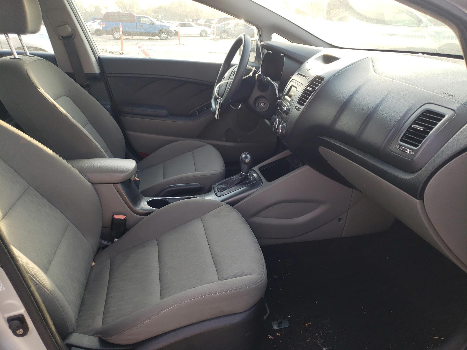 Photo 5 from auction – 2015 KIA FORTE LX with VIN KNAFK4A60F5406626