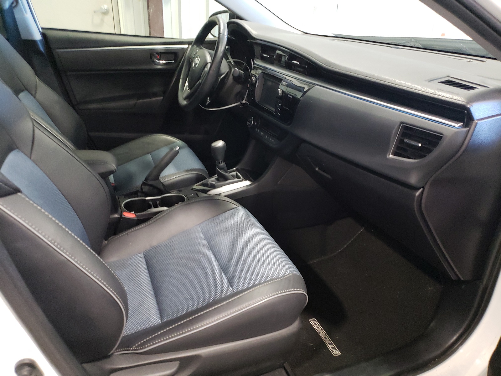 Photo 5 from auction – 2015 TOYOTA COROLLA L with VIN 2T1BURHE7FC411590