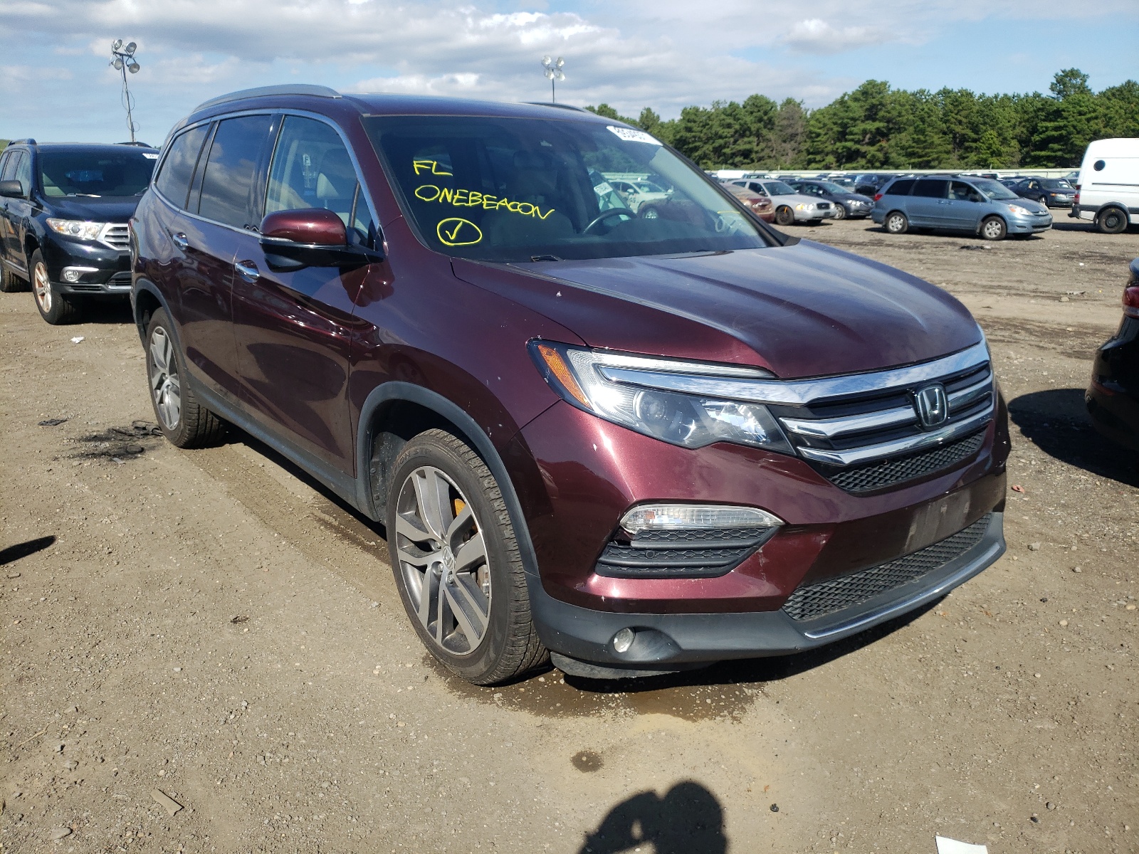 Photo 1 from auction – 2017 HONDA PILOT TOUR with VIN 5FNYF6H94HB039422