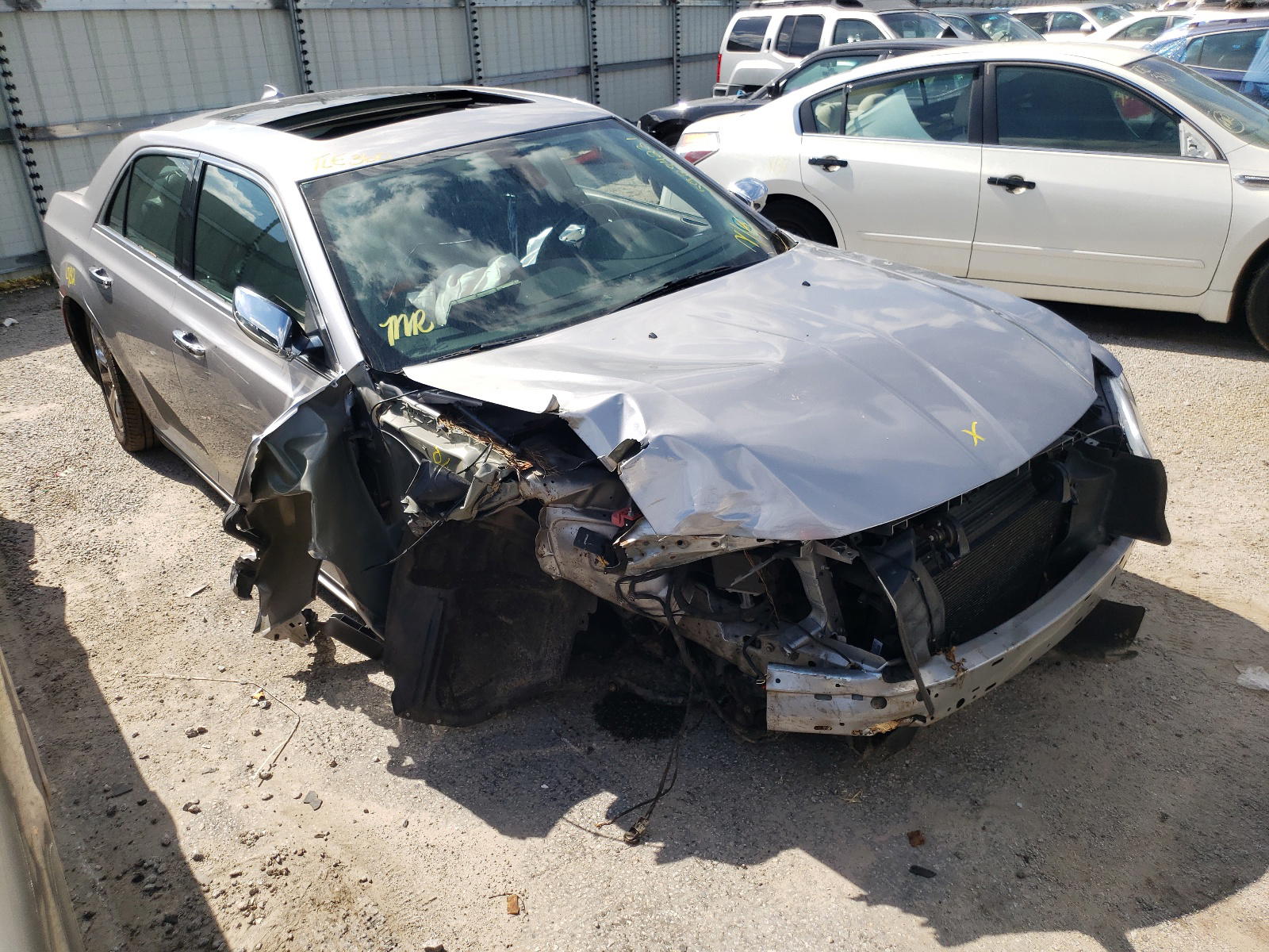 CHRYSLER 300C 2016 with VIN 2C3CCAKG0GH261725 - Photo from auction