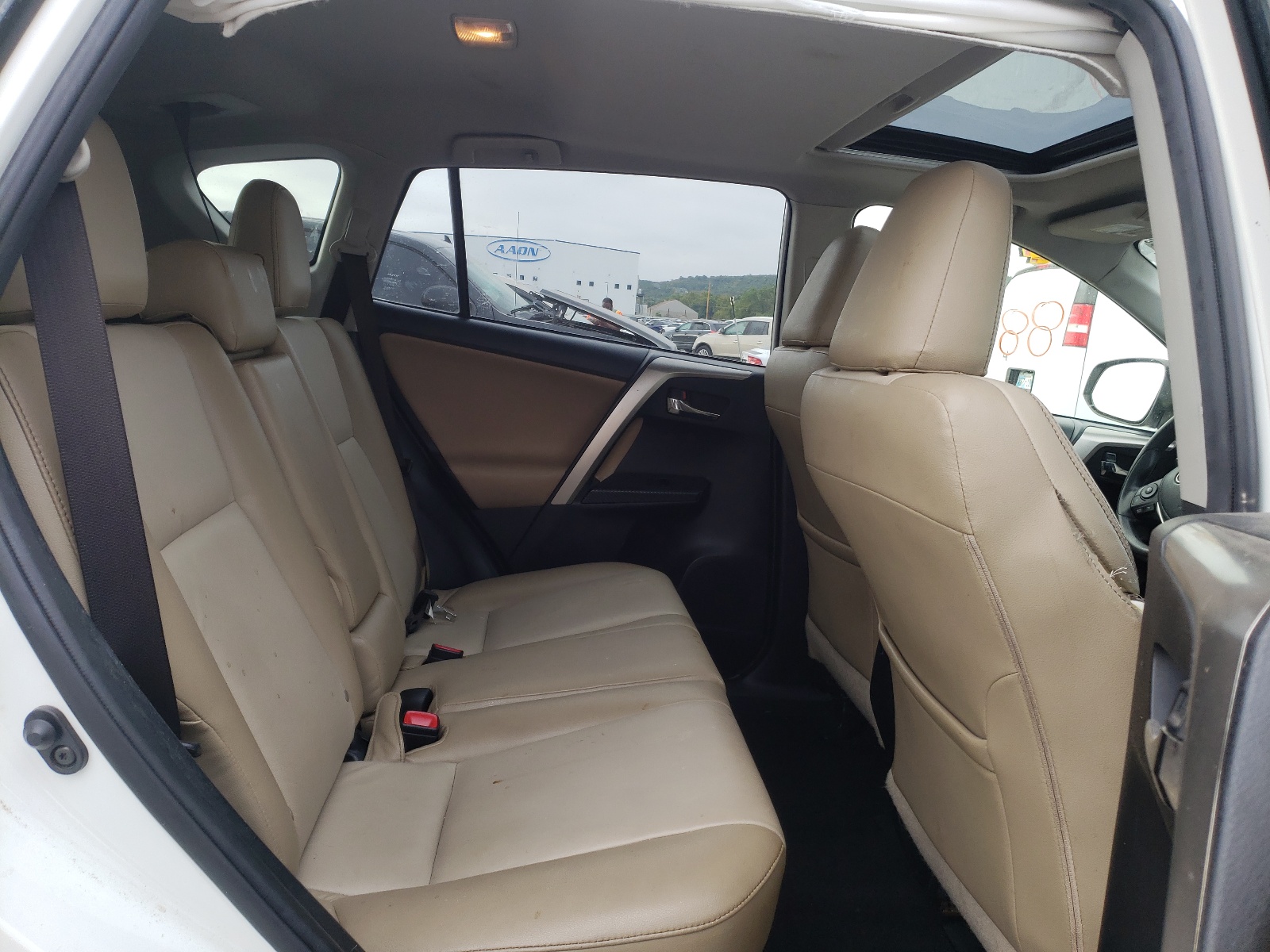 Zdjęcie 6 z aukcji – 2014 TOYOTA RAV4 XLE z VIN JTMWFREV0EJ007324