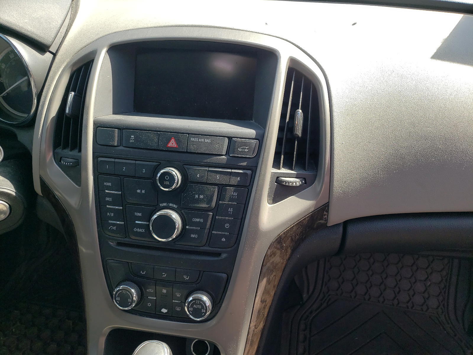 Photo 9 from auction – 2013 BUICK VERANO with VIN 1G4PP5SK8D4135954