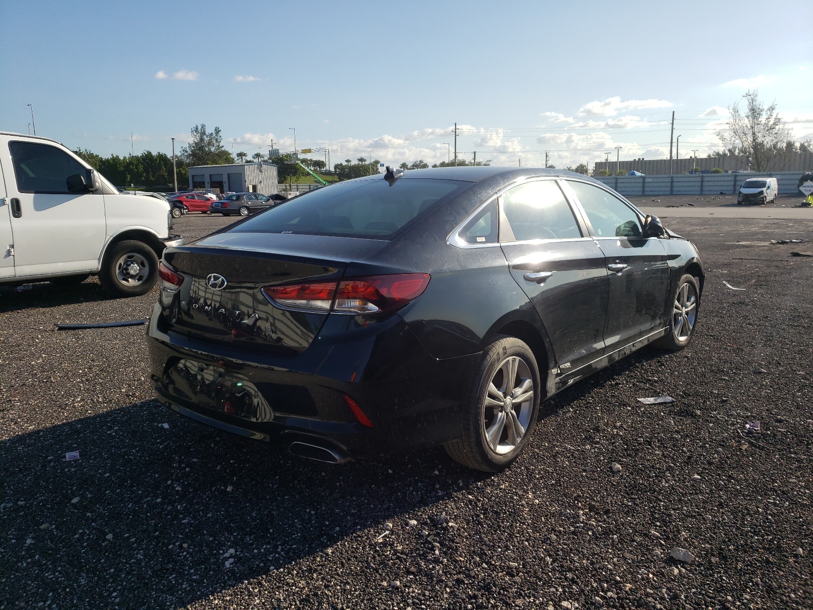 Photo 4 from auction – 2019 HYUNDAI SONATA LIM with VIN 5NPE34AF1KH785156