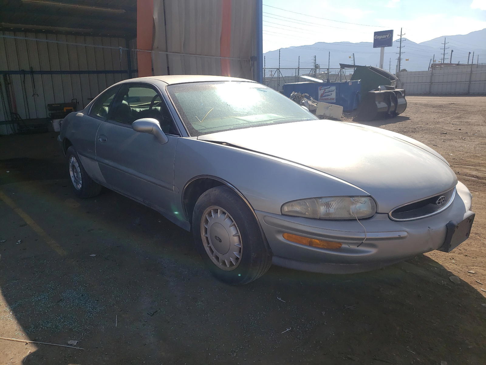 BUICK RIVIERA 1995 with VIN 1G4GD22K5S4729020 - Photo from auction