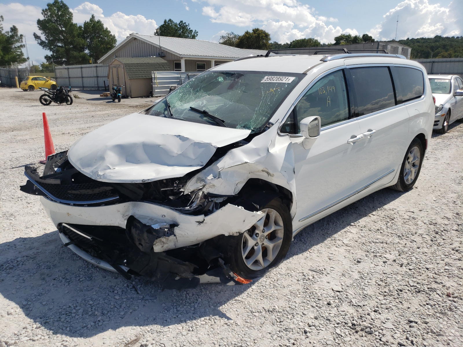 Photo 2 from auction – 2017 CHRYSLER PACIFICA T with VIN 2C4RC1EGXHR518466