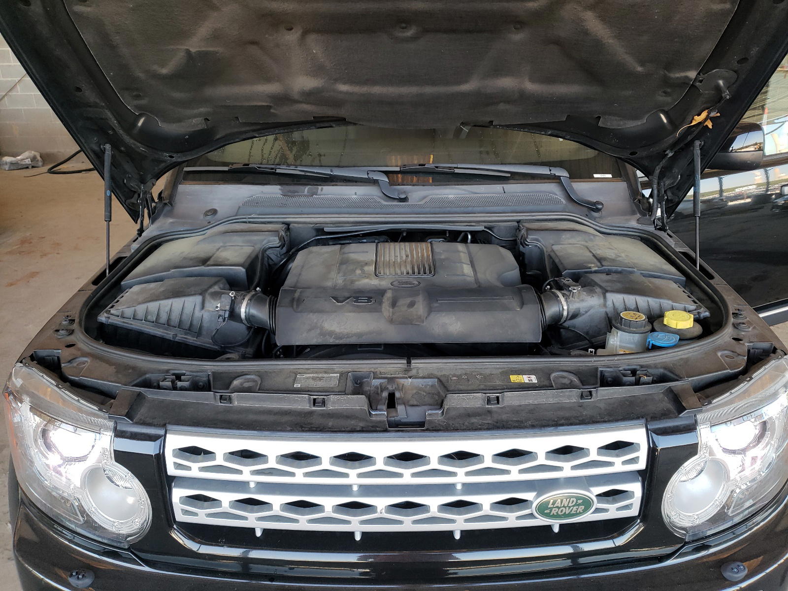 Photo 7 from auction – 2012 LAND ROVER LR4 HSE LU with VIN SALAK2D43CA651816
