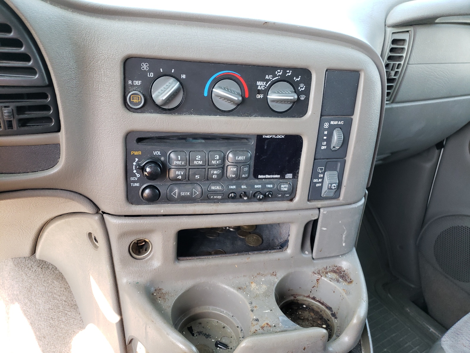 Photo 9 from auction – 2001 CHEVROLET ASTRO with VIN 1GNDM19WX1B144770