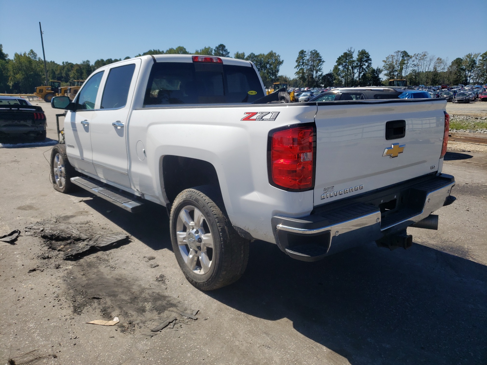 Photo 3 from auction – 2018 CHEVROLET SILVERADO with VIN 1GC1KWEY2JF233294