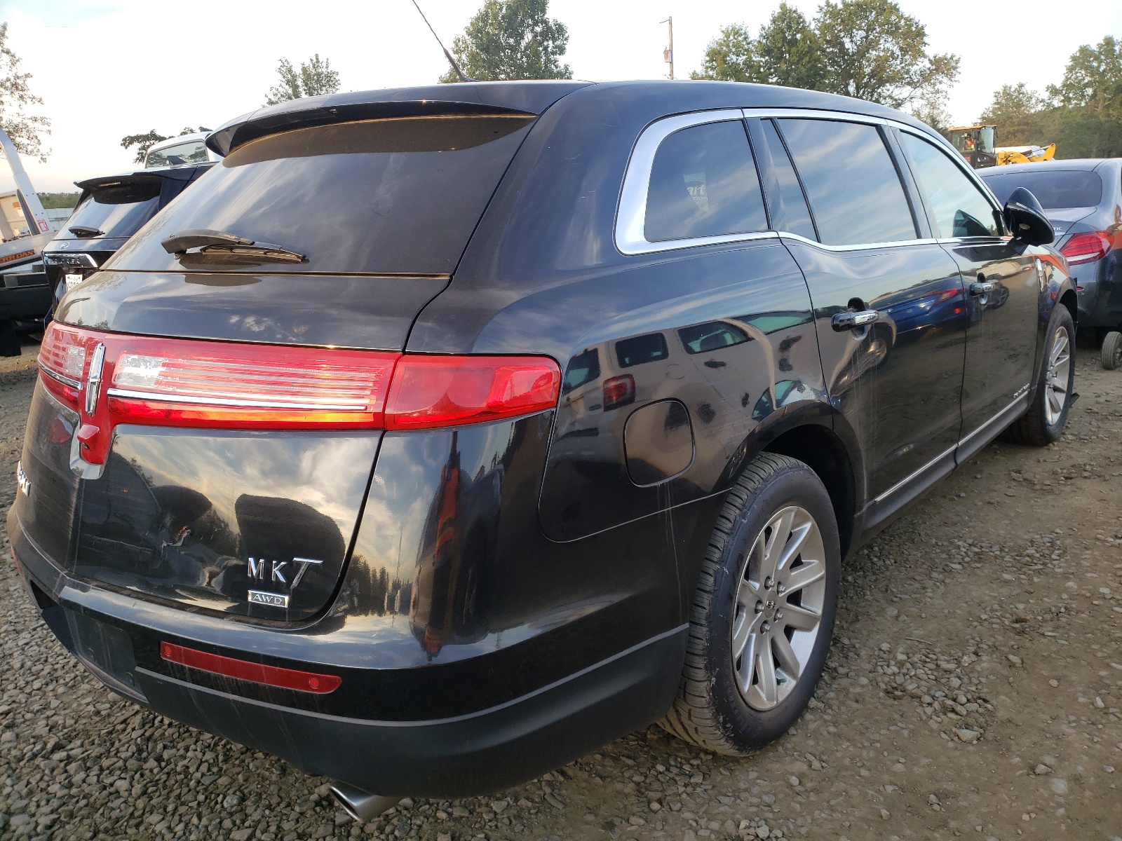 Photo 4 from auction – 2016 LINCOLN MKT with VIN 2LMHJ5NK0GBL00878