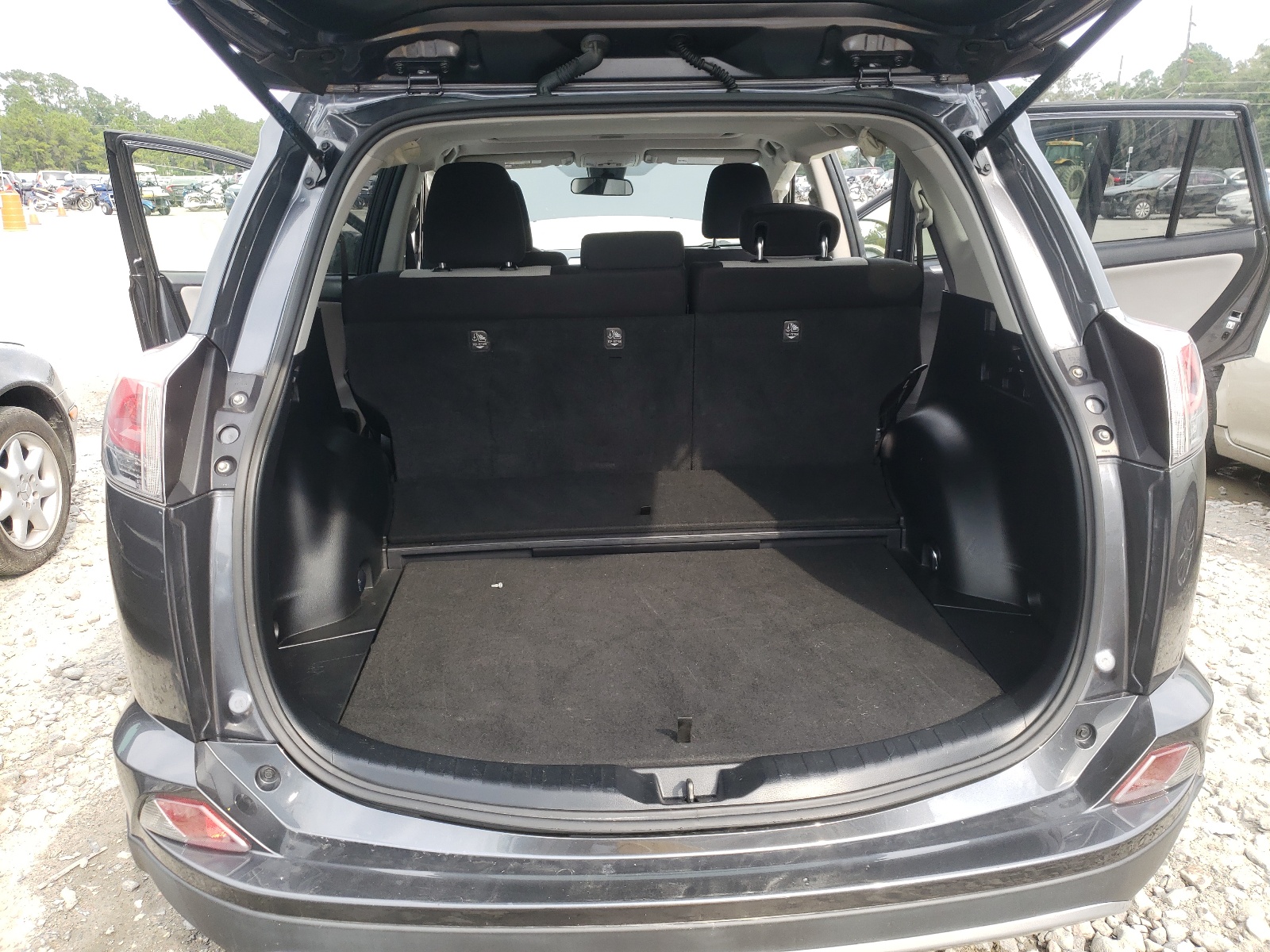 Photo 9 from auction – 2017 TOYOTA RAV4 HV LE with VIN JTMRJREV5HD079649