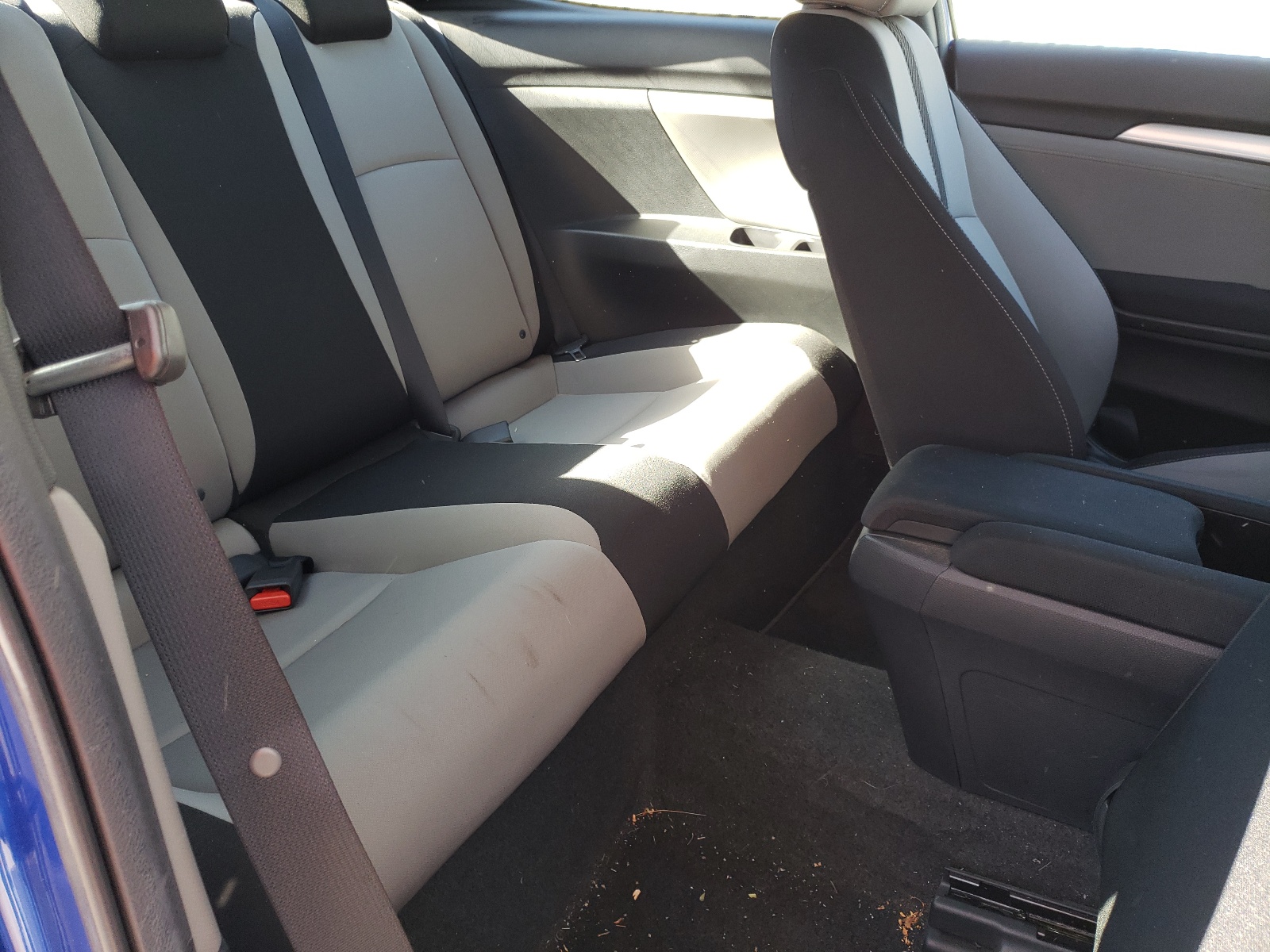 Photo 6 from auction – 2018 HONDA CIVIC EX with VIN 2HGFC3B36JH357210
