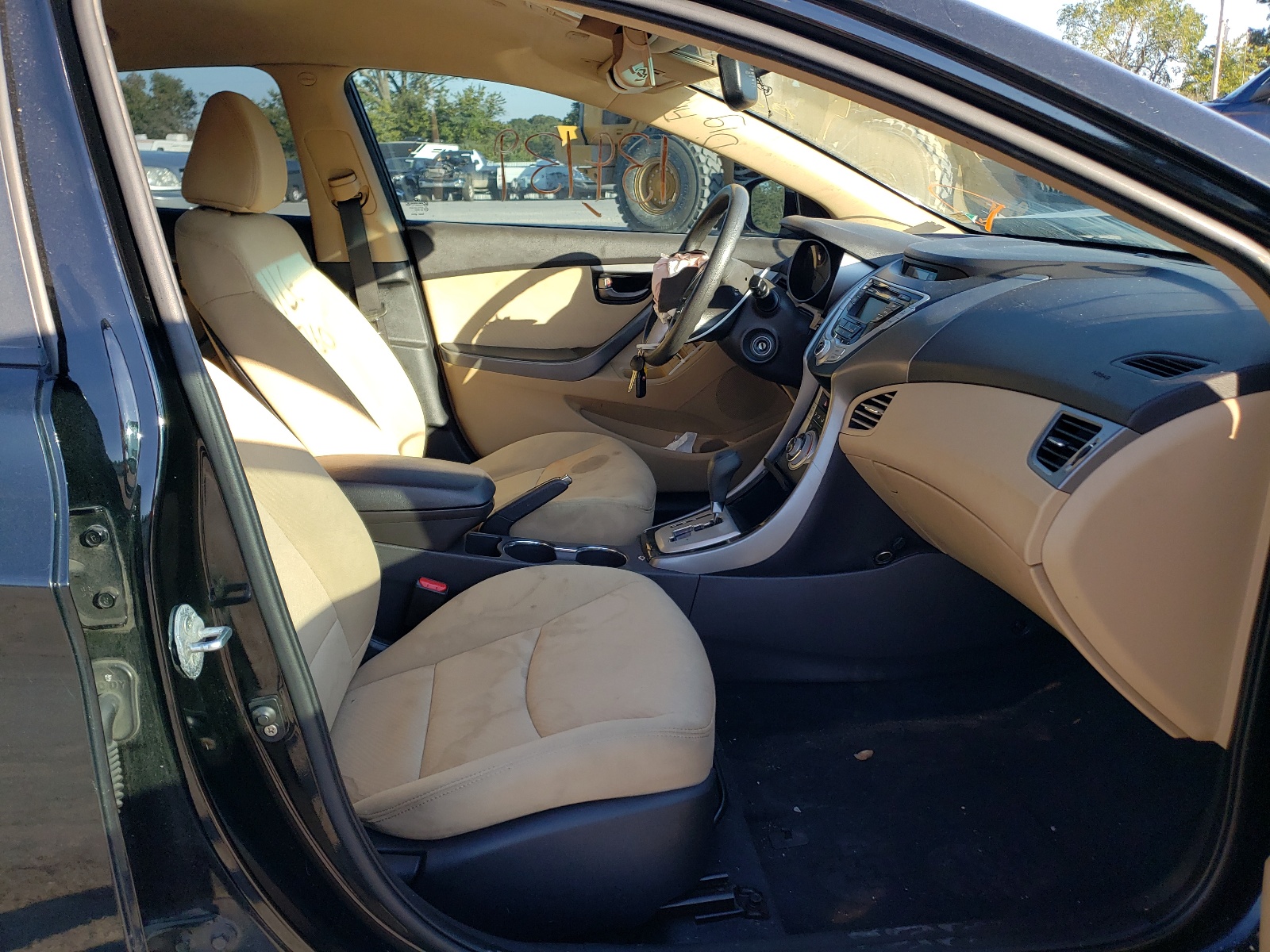 Photo 5 from auction – 2012 HYUNDAI ELANTRA GL with VIN KMHDH4AE1CU288437
