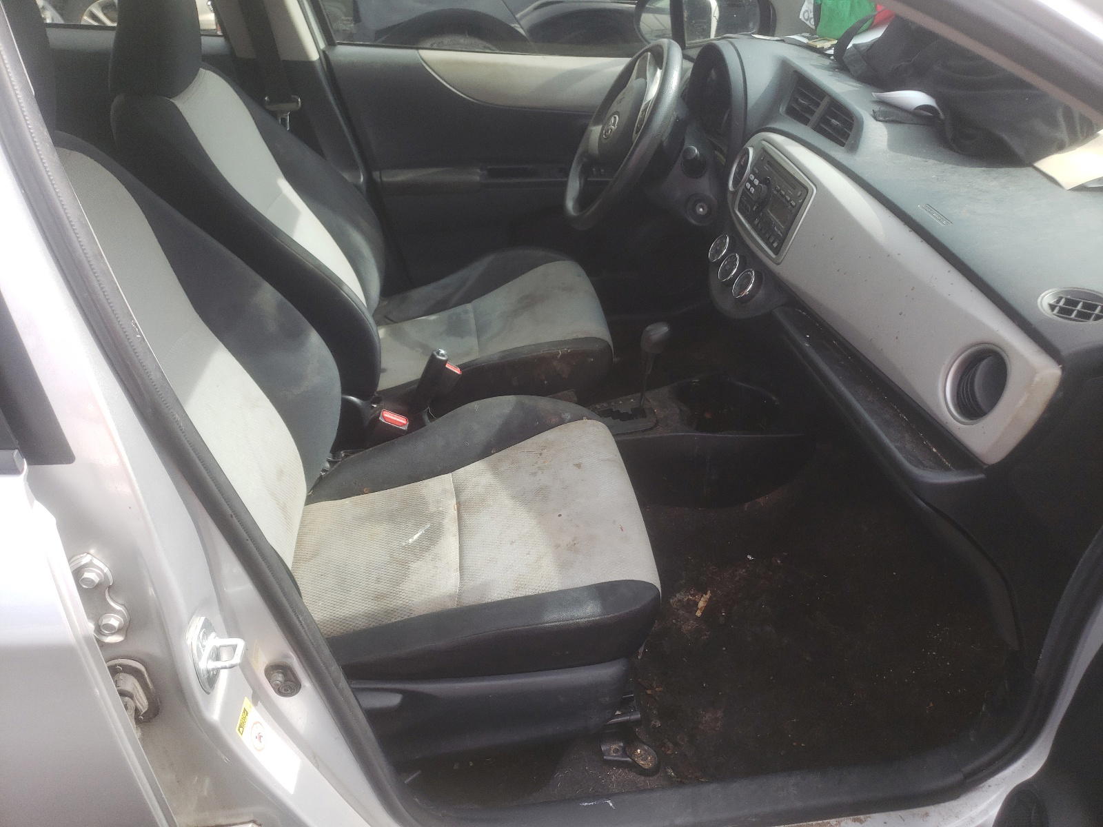 Photo 5 from auction – 2012 TOYOTA YARIS with VIN JTDKTUD37CD538896
