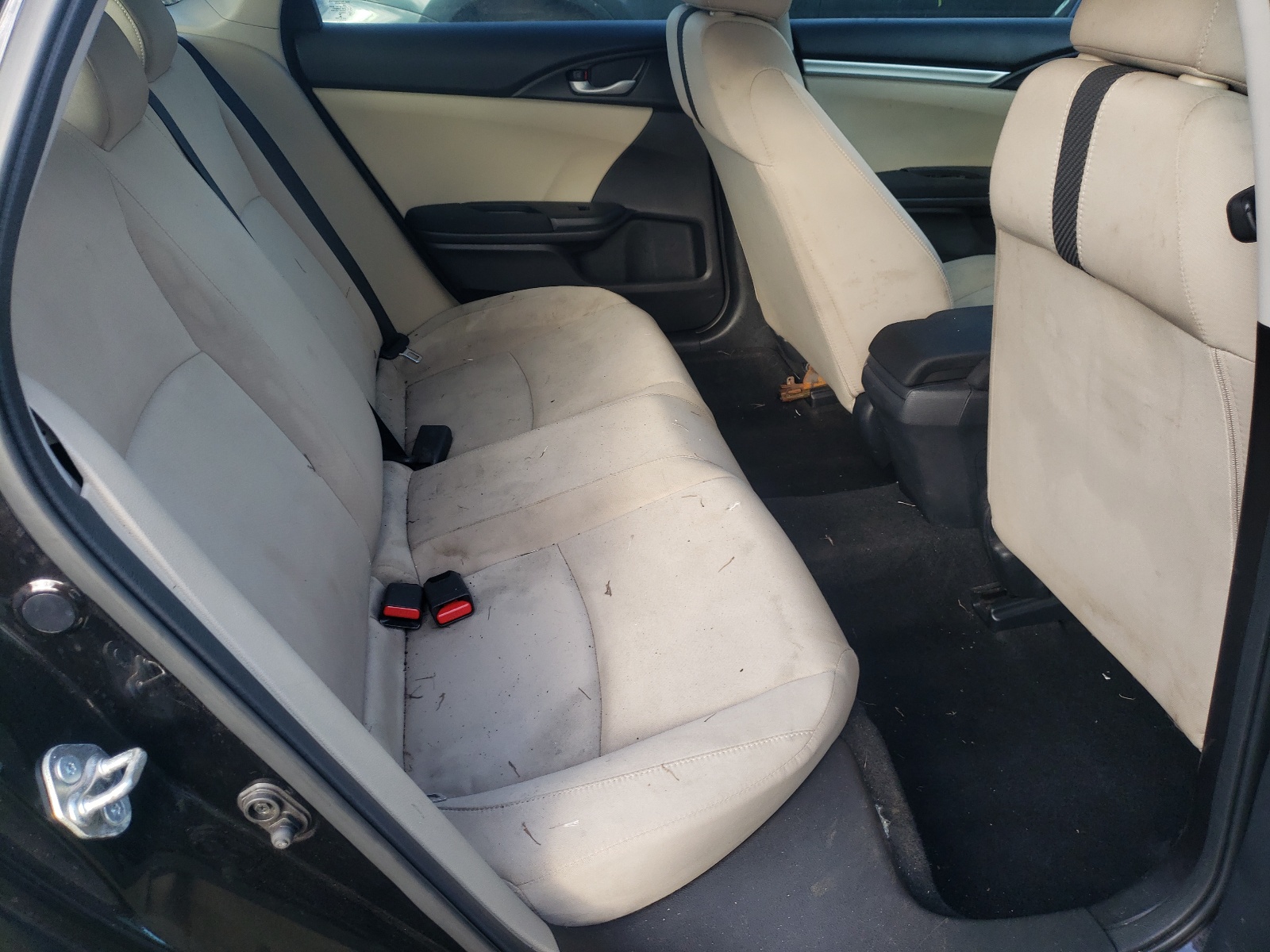 Photo 6 from auction – 2017 HONDA CIVIC LX with VIN 19XFC2F53HE226469