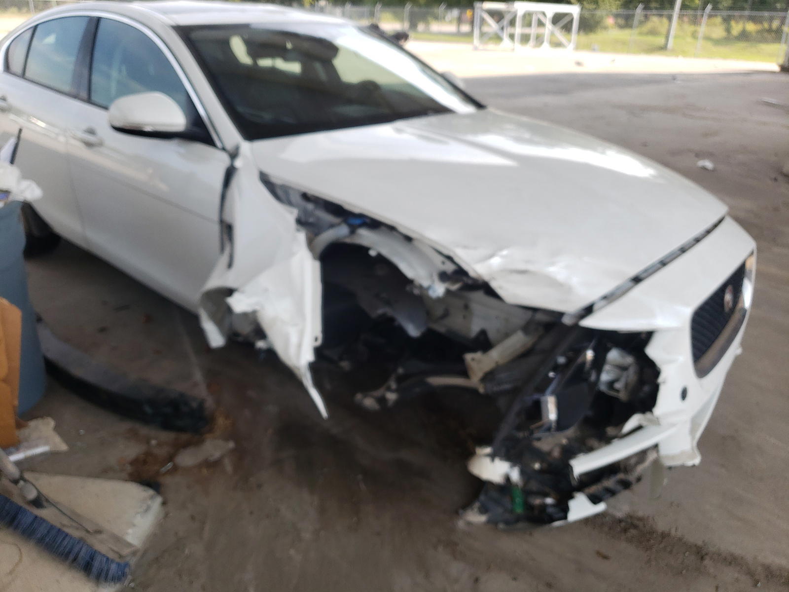 Photo 9 from auction – 2017 JAGUAR XE with VIN SAJAR4BG7HA969135