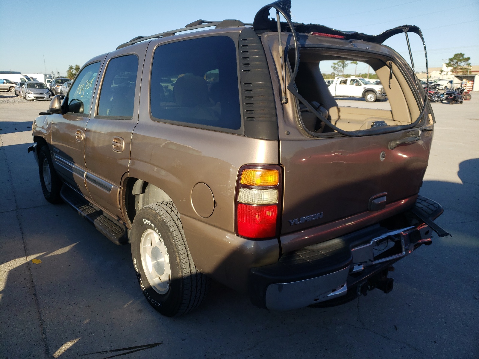Photo 3 from auction – 2004 GMC YUKON with VIN 1GKEC13T74R116715