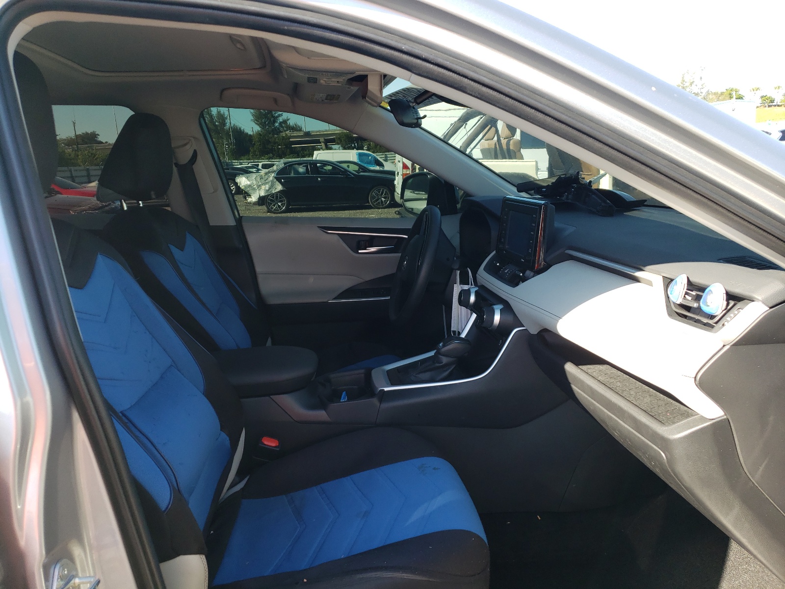 Photo 5 from auction – 2021 TOYOTA RAV4 XLE P with VIN 2T3C1RFV8MC088283