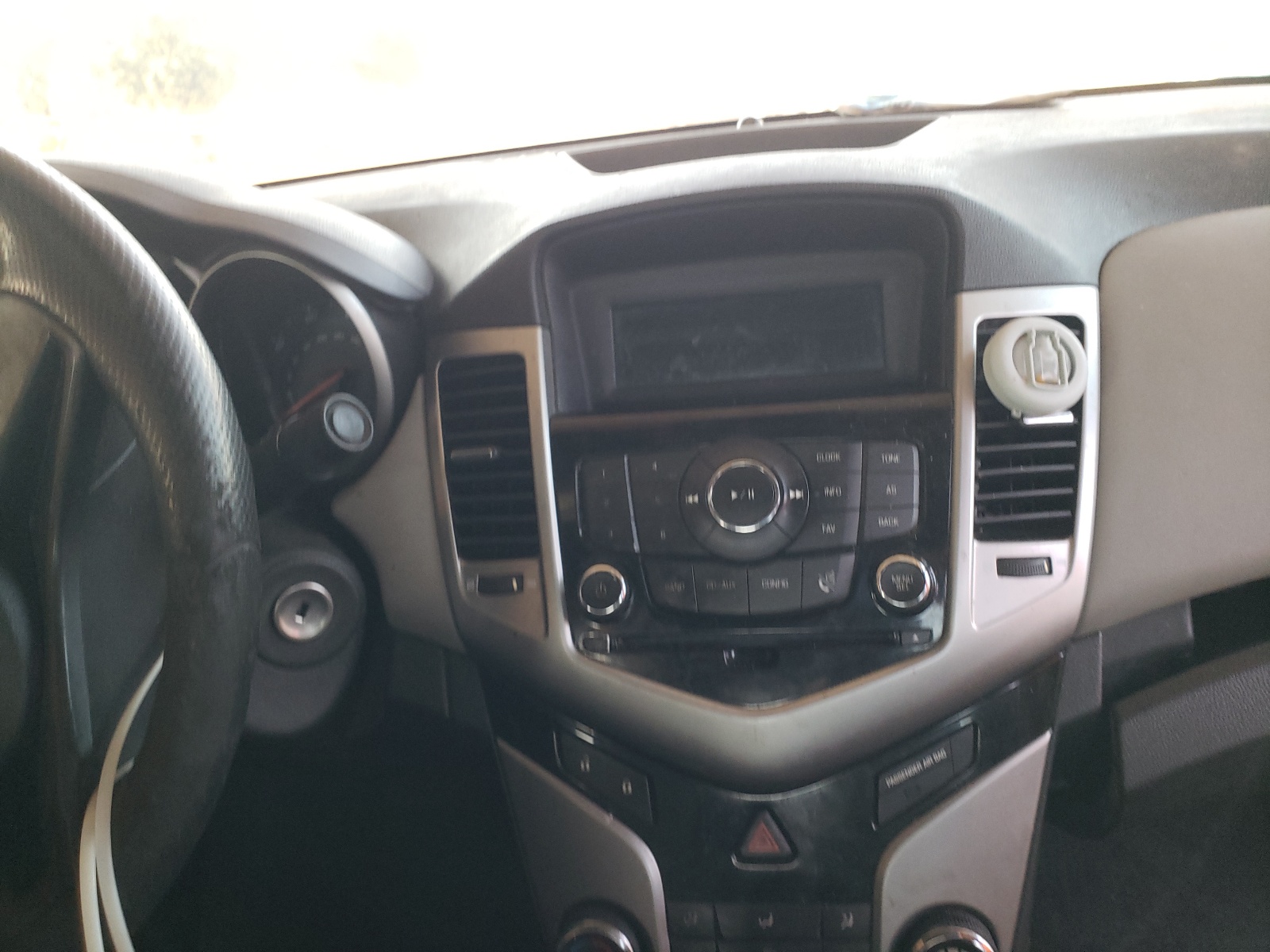 Photo 9 from auction – 2012 CHEVROLET CRUZE with VIN 1G1PC5SH3C7270401